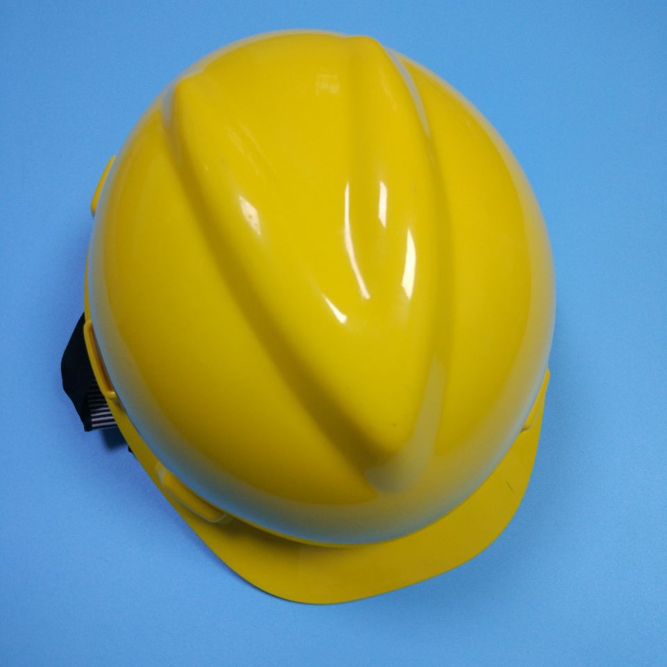 安全帽其保险钩应挂在操作人员上方牢固可靠