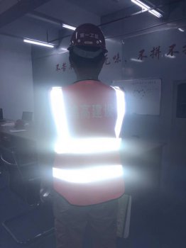  环卫工人反光安全服